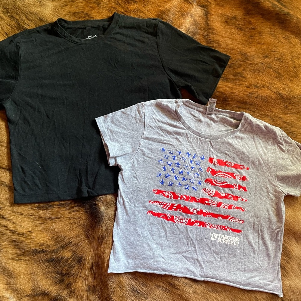 2 crop tees